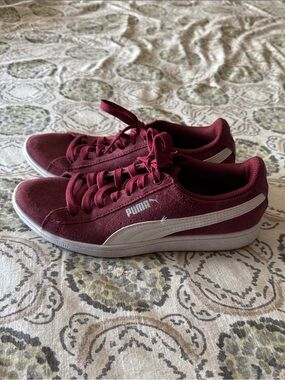 Puma Women's Low-Top Suede Sneakers in Burgundy with White Stripe